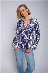 Emily van den Bergh blauw witte blouse